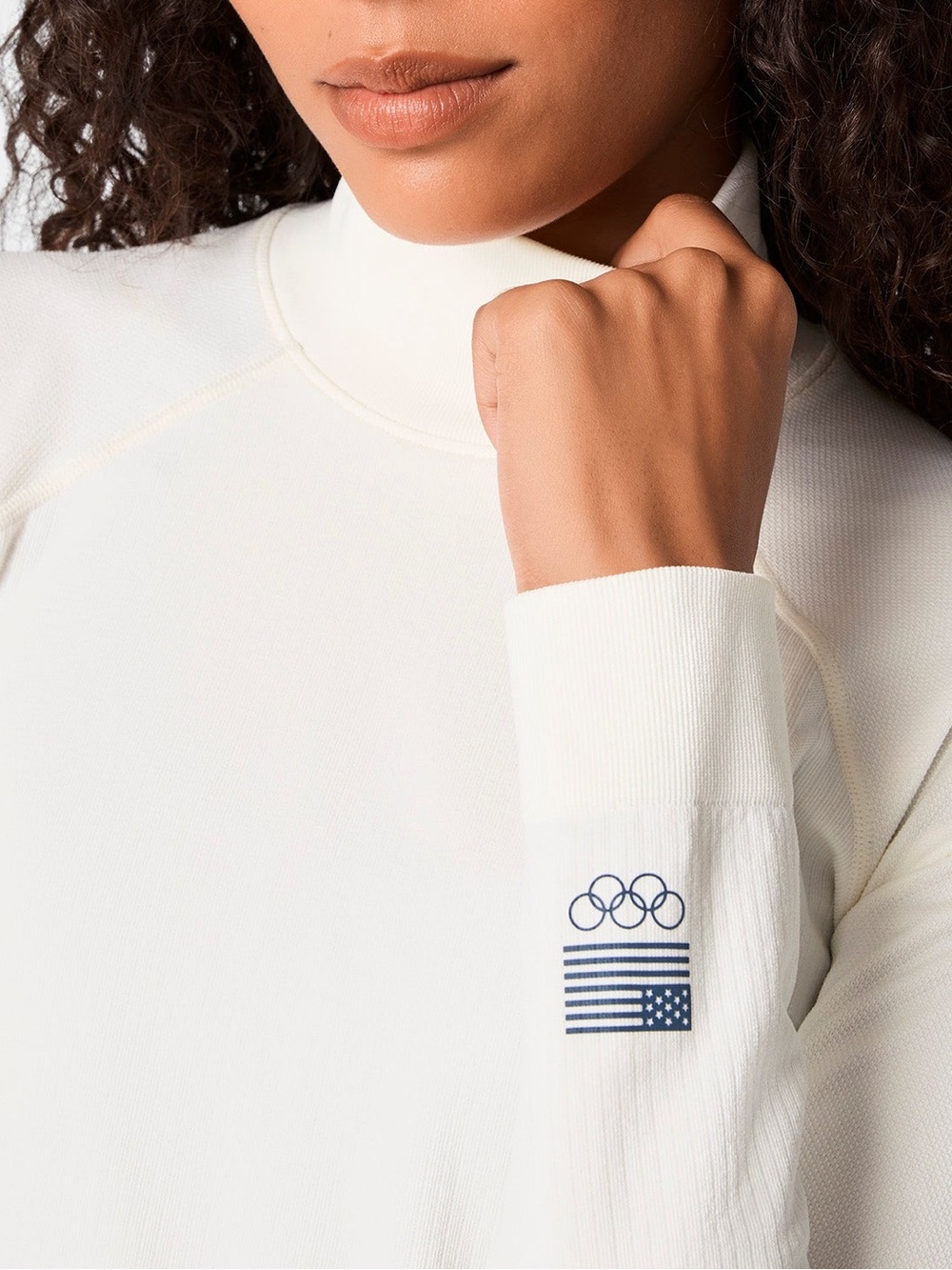 Figs Off White
FIGS x Team
USA Mock-
Neck - Long-Sleeve
Underscrub New